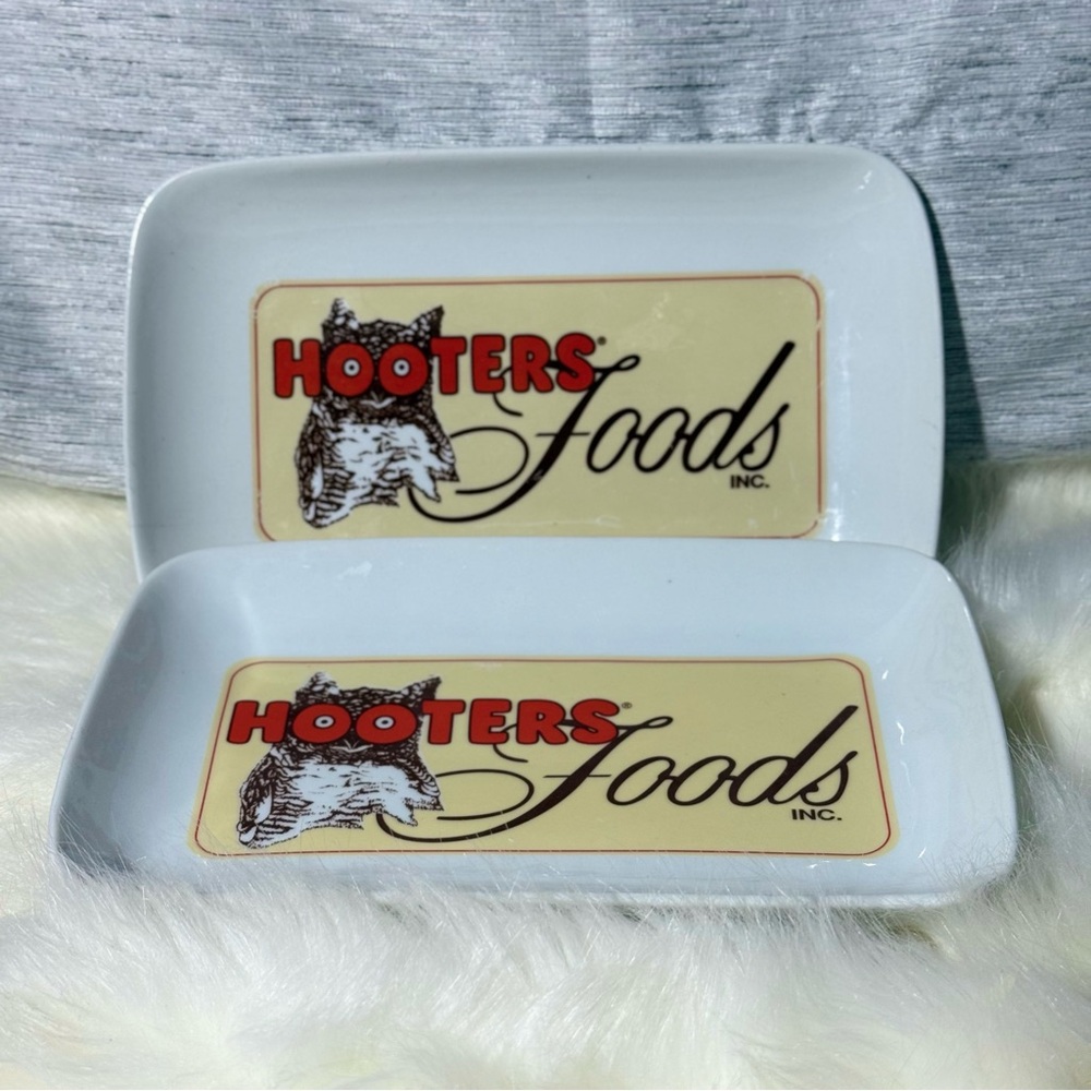Vintage Hooters Ceramic Trays Set of‎ 2 Bar Man Cave Decor